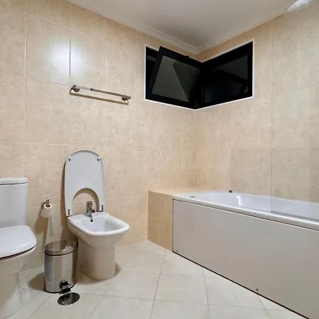 Coastal Comfort At Riverside - 4 Min To Airport! Konukevi *