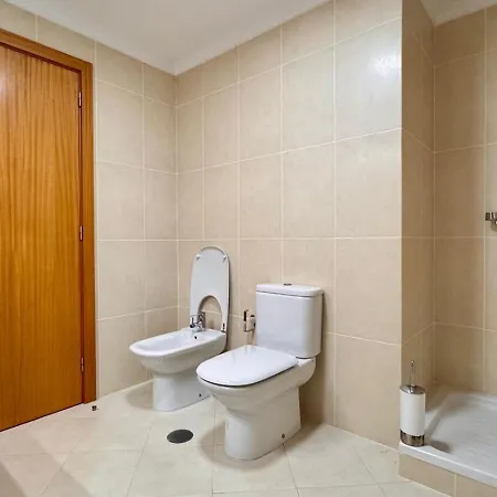 Coastal Comfort At Riverside - 4 Min To Airport! Konukevi *