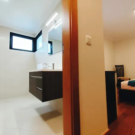 Konukevi Coastal Comfort At Riverside - 4 Min To Airport! Santa Cruz (Madeira)