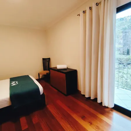 Guest house Coastal Comfort At Riverside - 4 Min To Airport! Santa Cruz (Madeira)