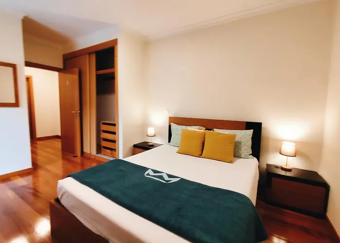 Coastal Comfort At Riverside - 4 Min To Airport! 招待所