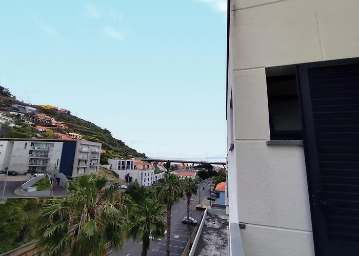 Coastal Comfort At Riverside - 4 Min To Airport!